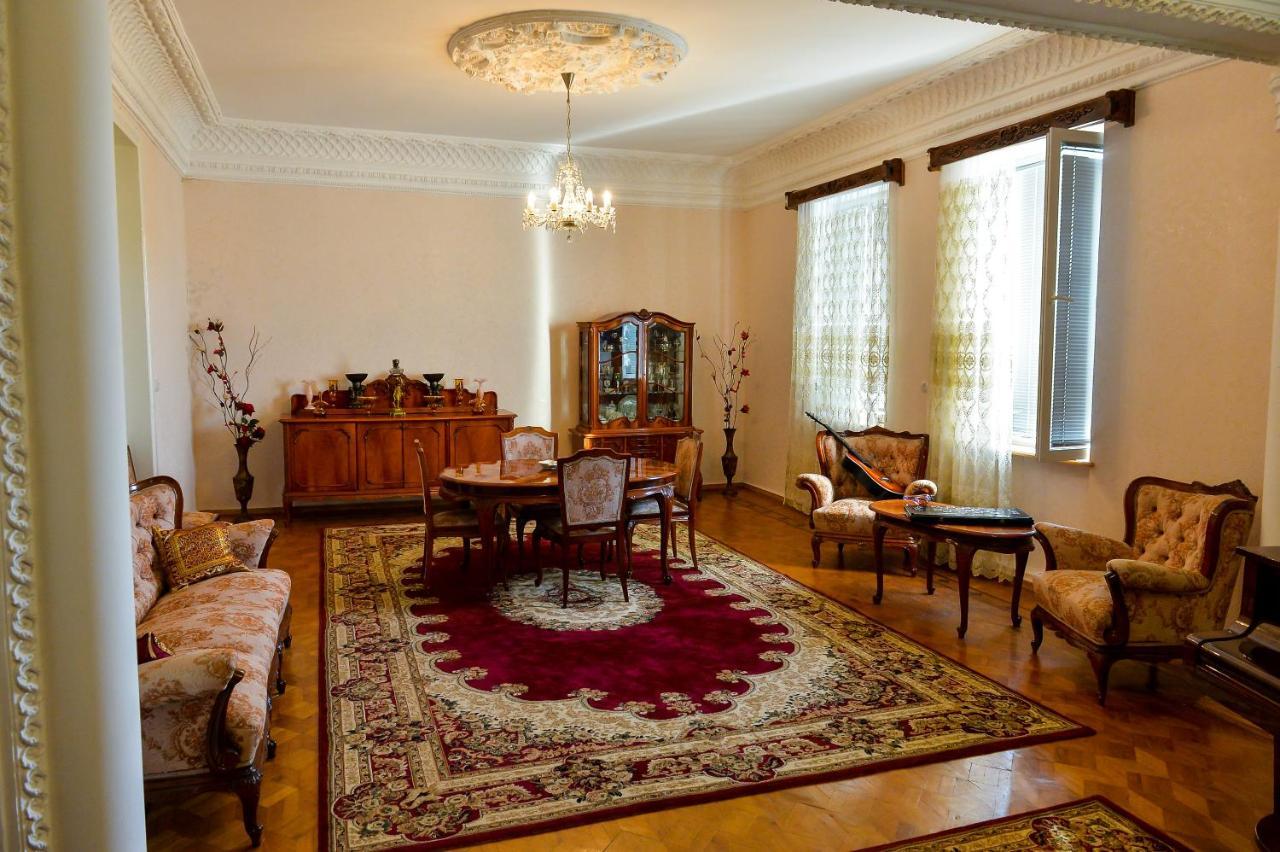 Gold Guest House Kutaisi Esterno foto