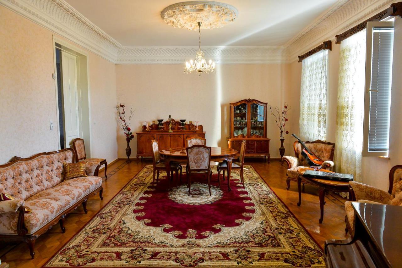 Gold Guest House Kutaisi Esterno foto