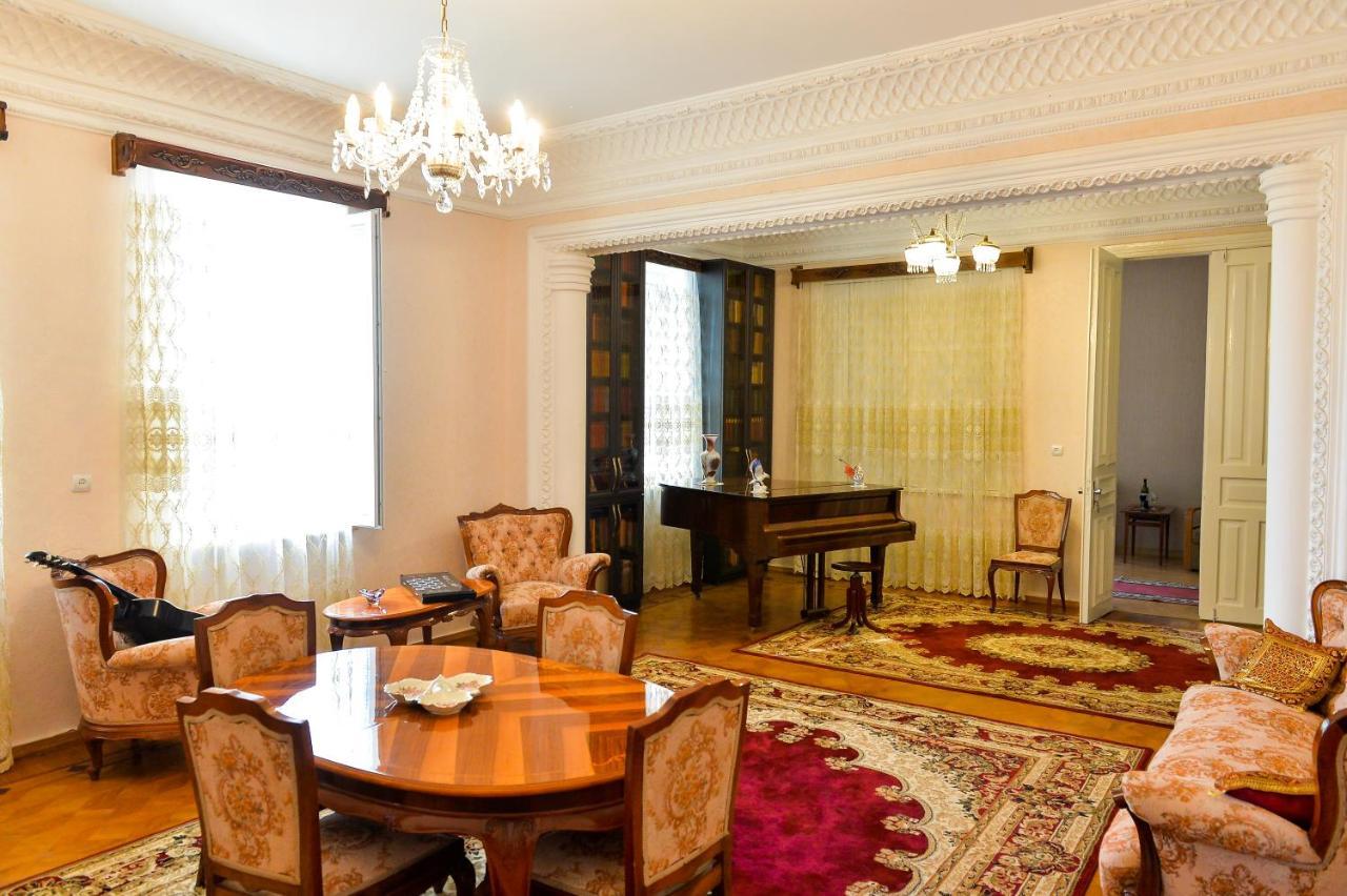 Gold Guest House Kutaisi Esterno foto