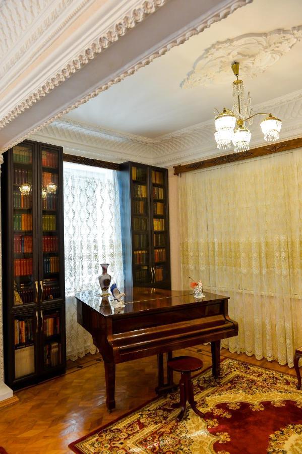 Gold Guest House Kutaisi Esterno foto
