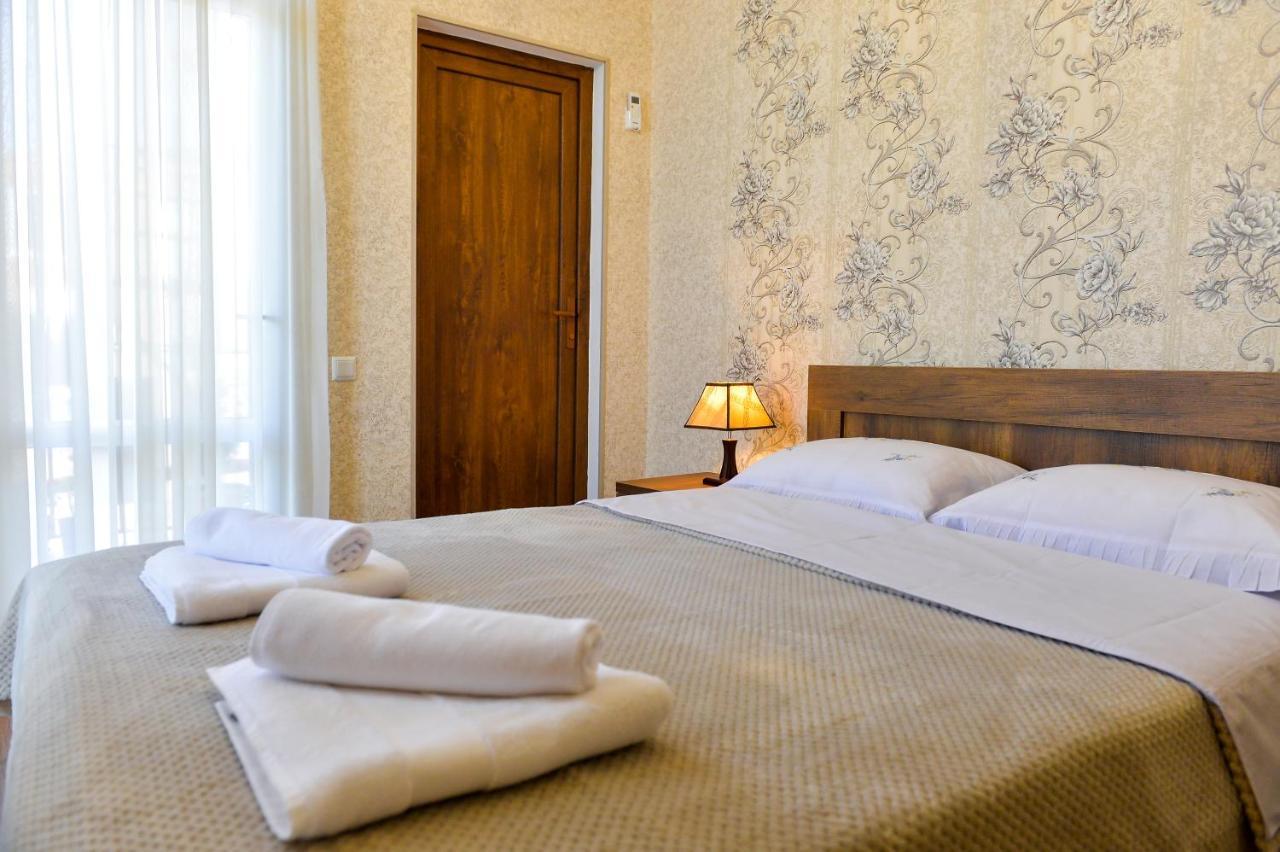 Gold Guest House Kutaisi Esterno foto