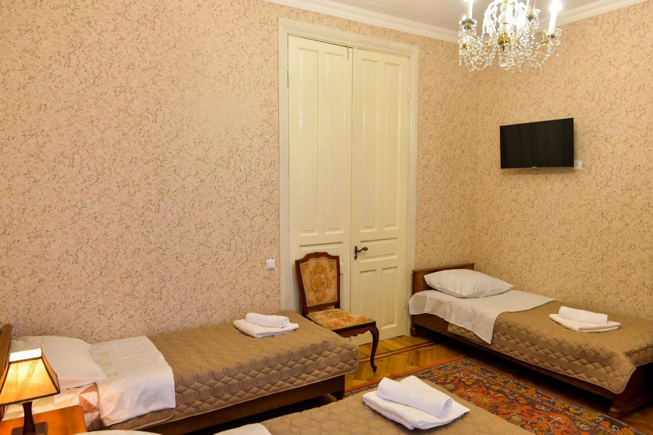 Gold Guest House Kutaisi Esterno foto