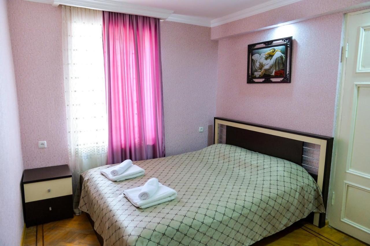 Gold Guest House Kutaisi Esterno foto
