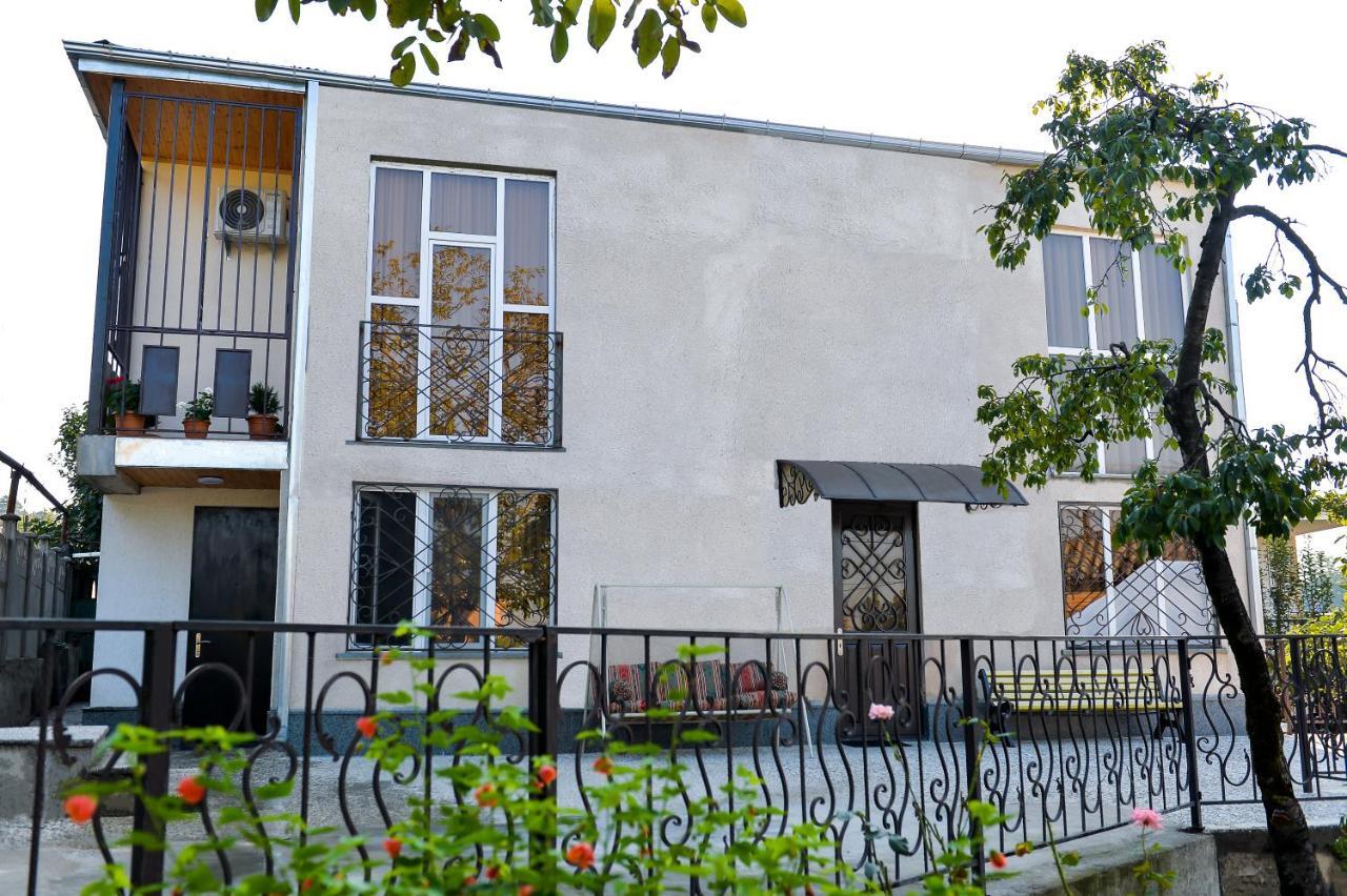 Gold Guest House Kutaisi Esterno foto