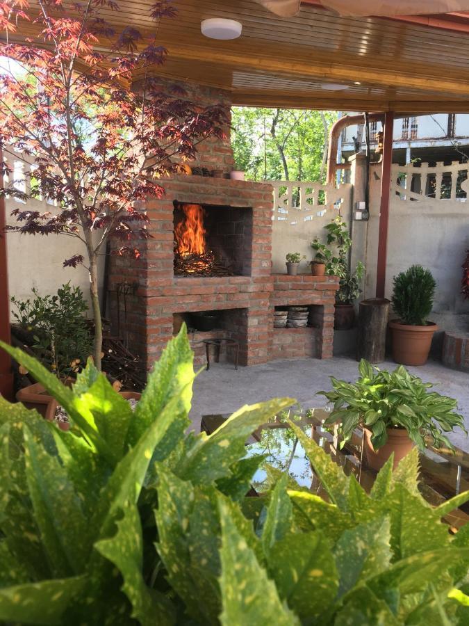 Gold Guest House Kutaisi Esterno foto