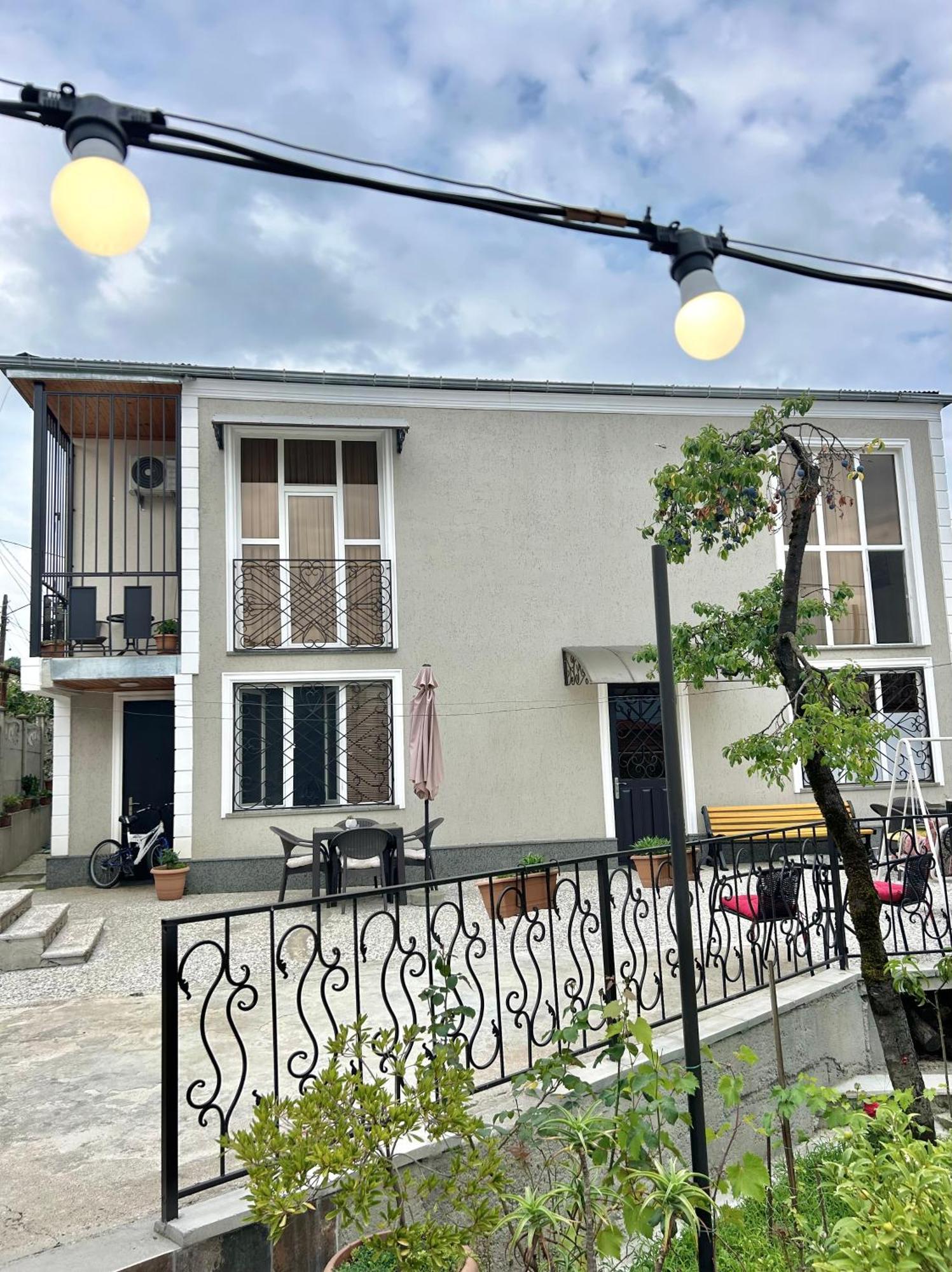 Gold Guest House Kutaisi Esterno foto