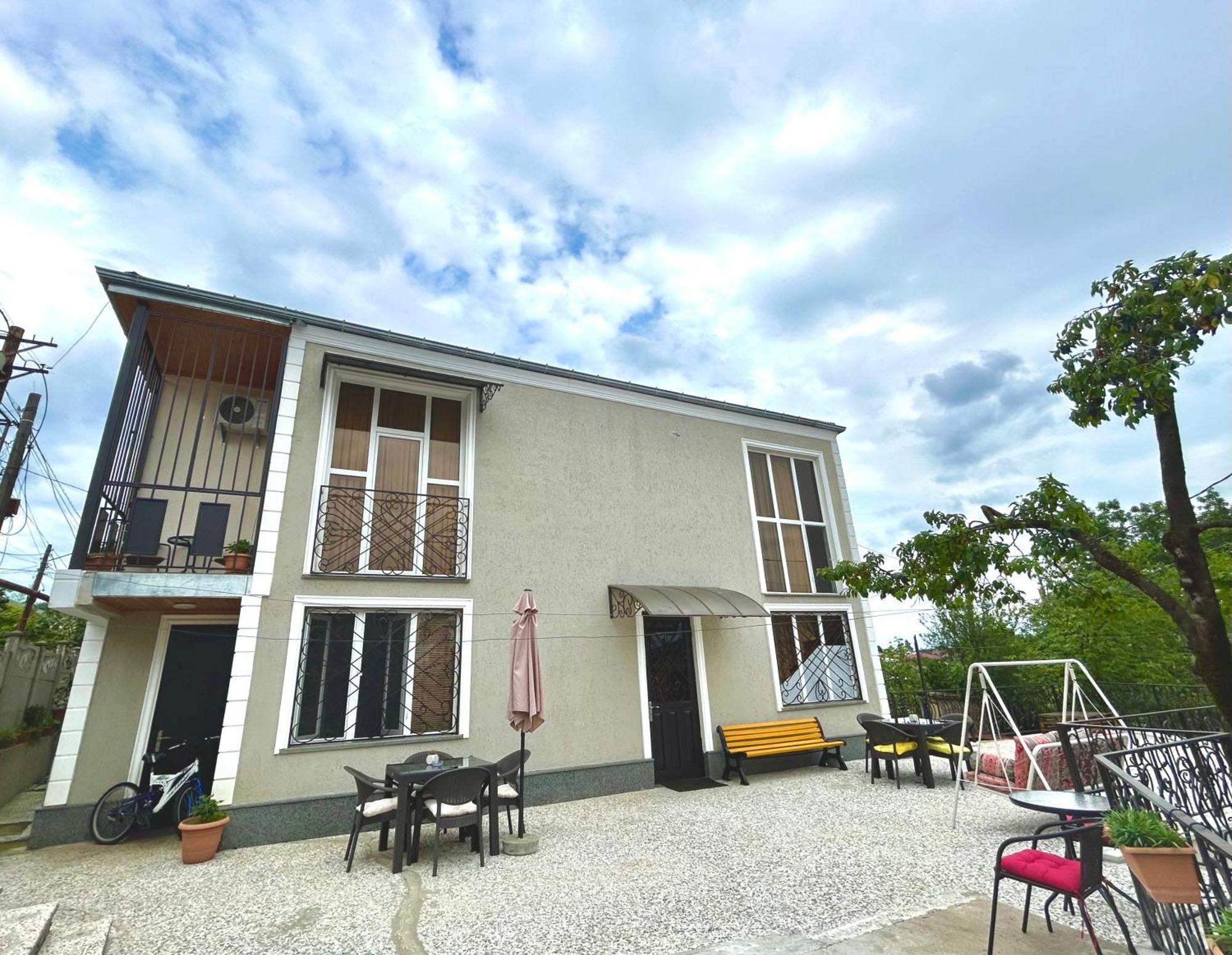 Gold Guest House Kutaisi Esterno foto