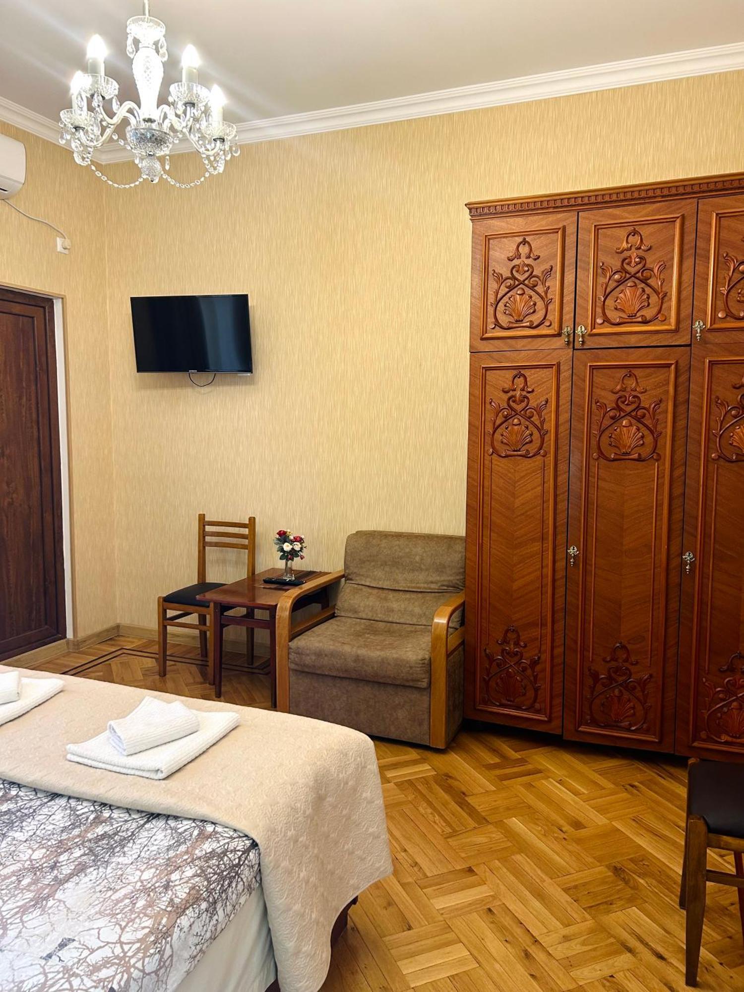 Gold Guest House Kutaisi Esterno foto