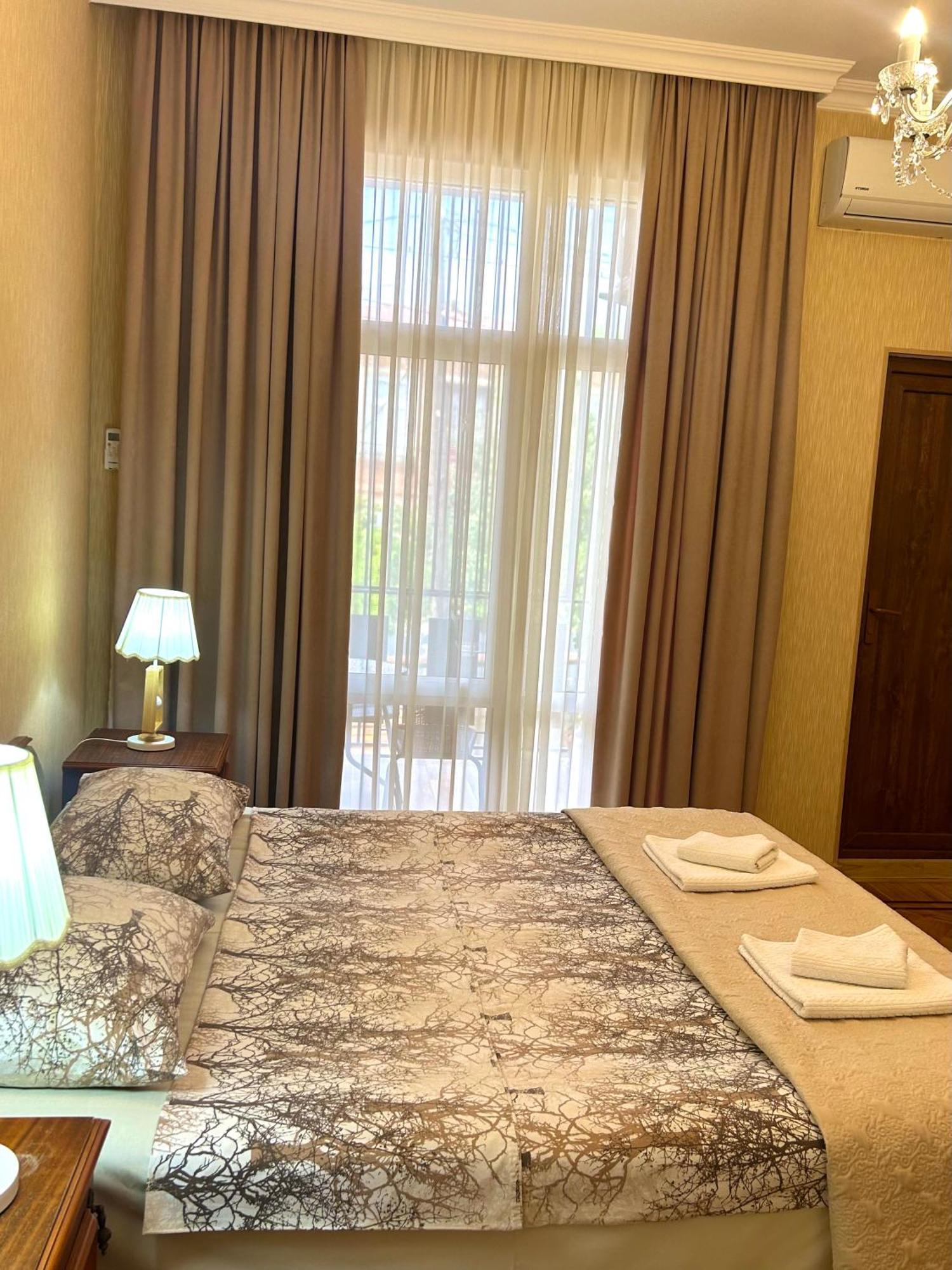 Gold Guest House Kutaisi Esterno foto