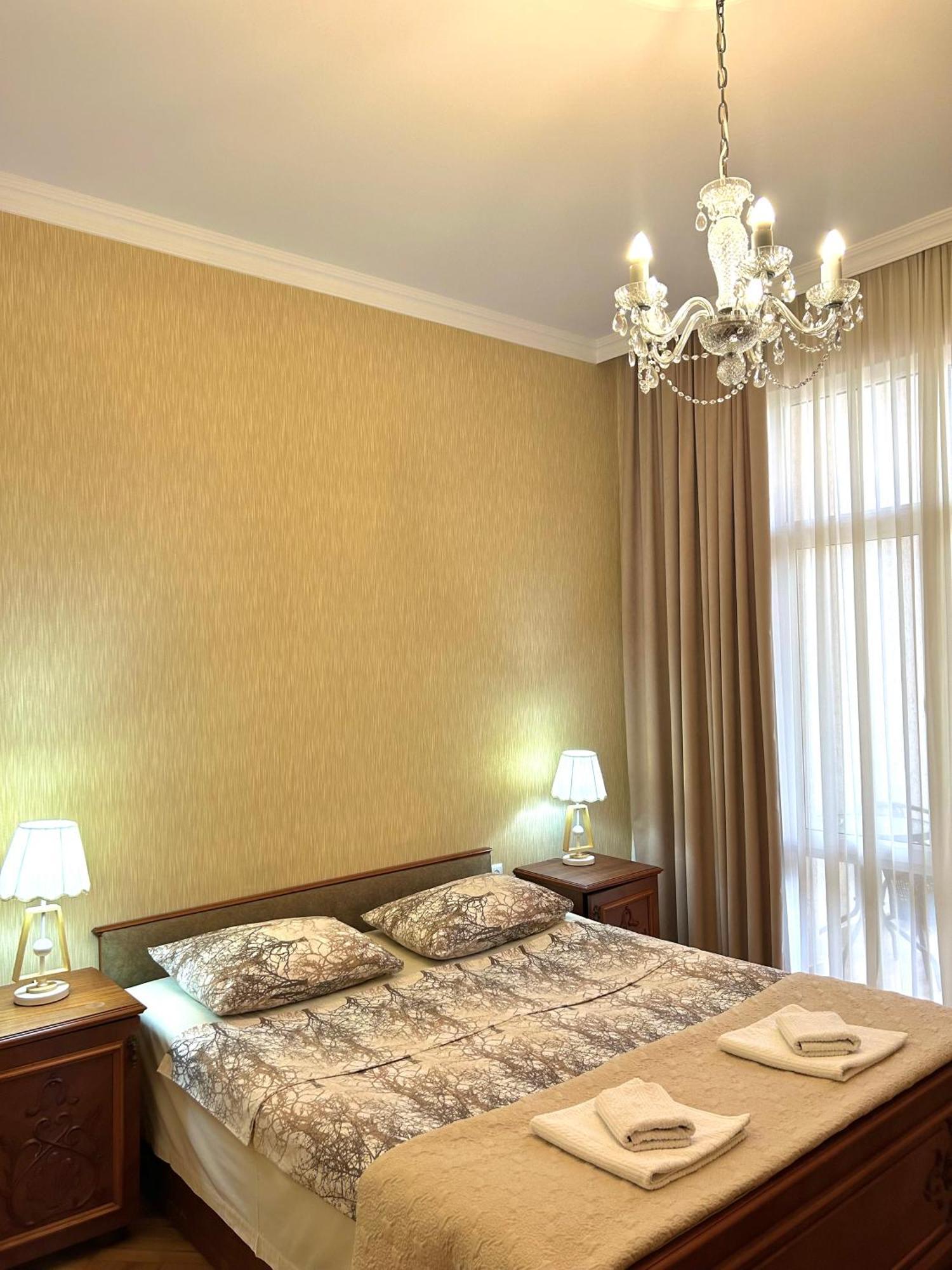 Gold Guest House Kutaisi Esterno foto